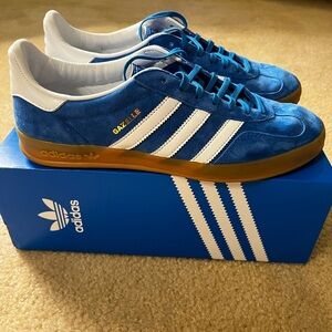 Adidas Gazelle Indoor Blue Bird Gum. Size 10.